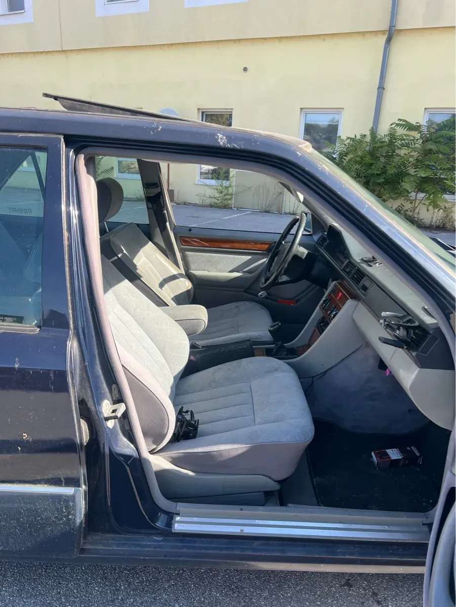 Mercedes-Benz E-Class 1994 photo 2
