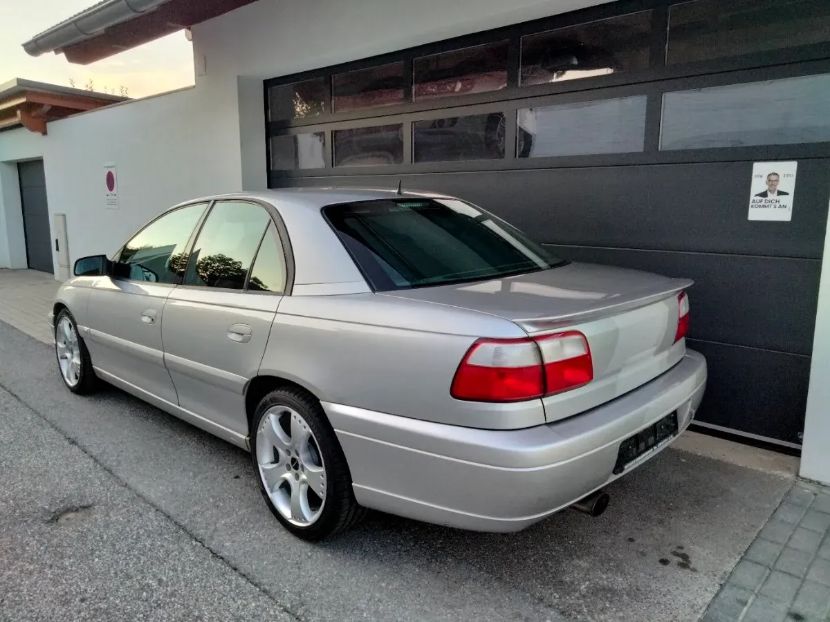 Opel Omega 2002 photo 3