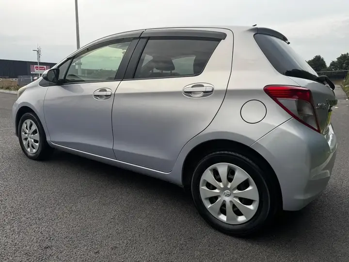 Toyota Yaris 2013 photo 5