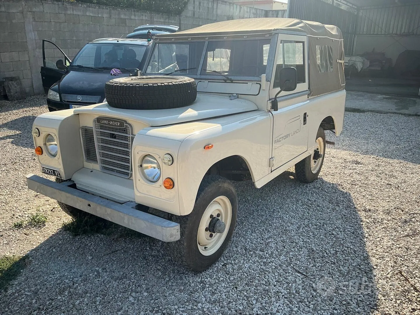 Land Rover Defender 1983 photo 2