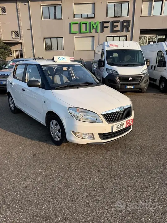 Skoda Fabia 2012 photo 4