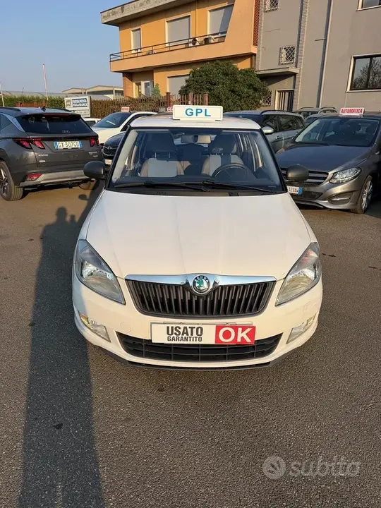 Skoda Fabia 2012 photo 2