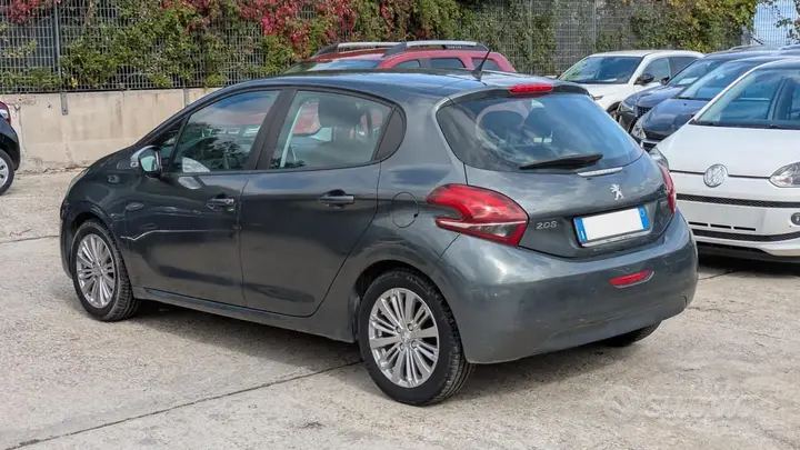 Peugeot 208 2017 photo 3