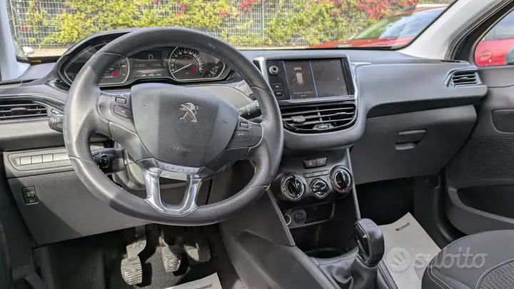 Peugeot 208 2017 photo 5