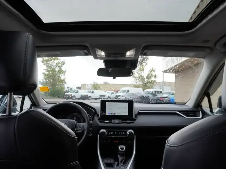 Toyota Rav4 2023 photo 2