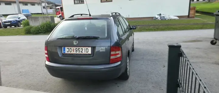 Skoda Fabia 2008 photo 2