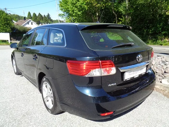 Toyota Avensis 2012 photo 3