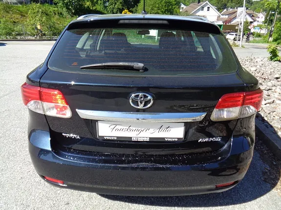 Toyota Avensis 2012 photo 4