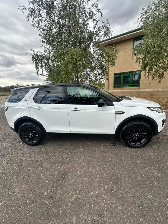 Land Rover Discovery Sport 2016 photo 3