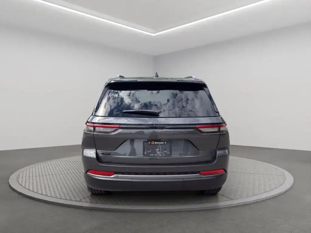 Jeep Grand Cherokee 2026 photo 5