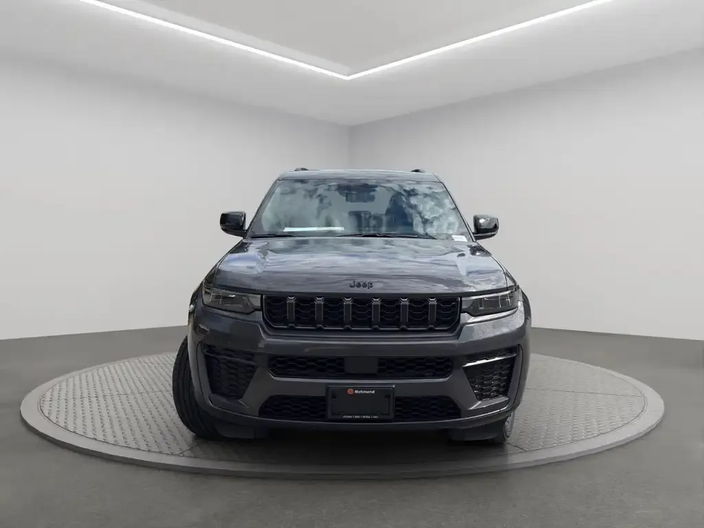 Jeep Grand Cherokee 2026 photo 2