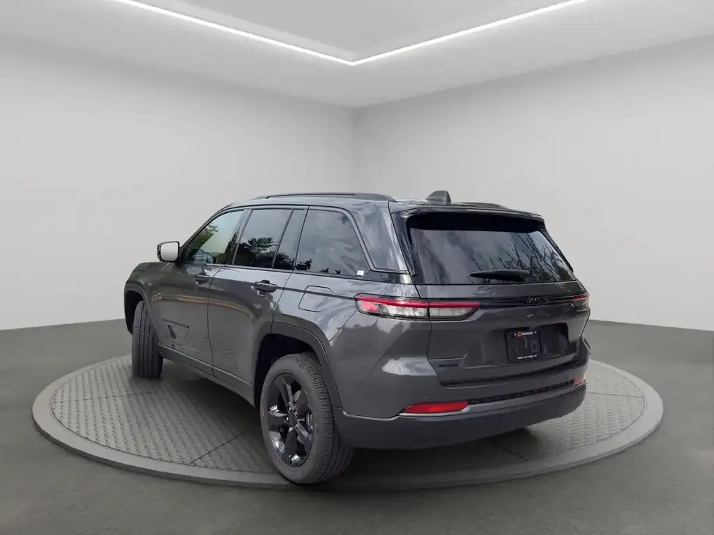 Jeep Grand Cherokee 2026 photo 4