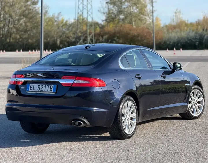 Jaguar Xf 2012 photo 4