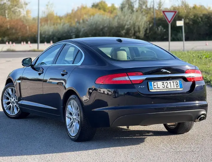 Jaguar Xf 2012 photo 3