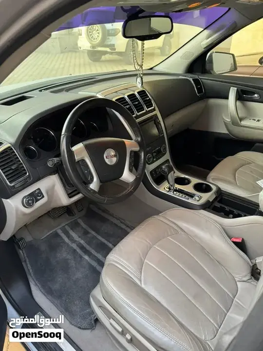 GMC Acadia 2010 photo 2