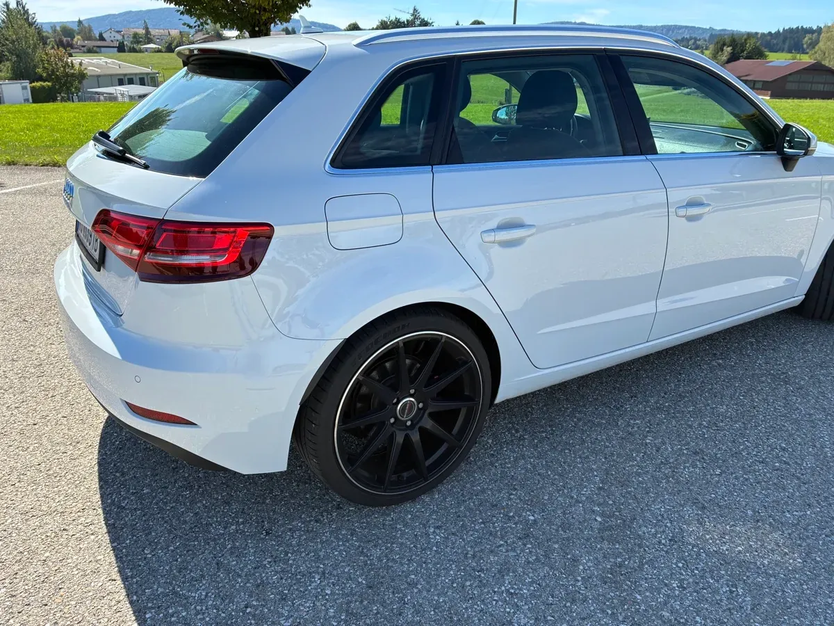 Audi A3 2018 photo 2