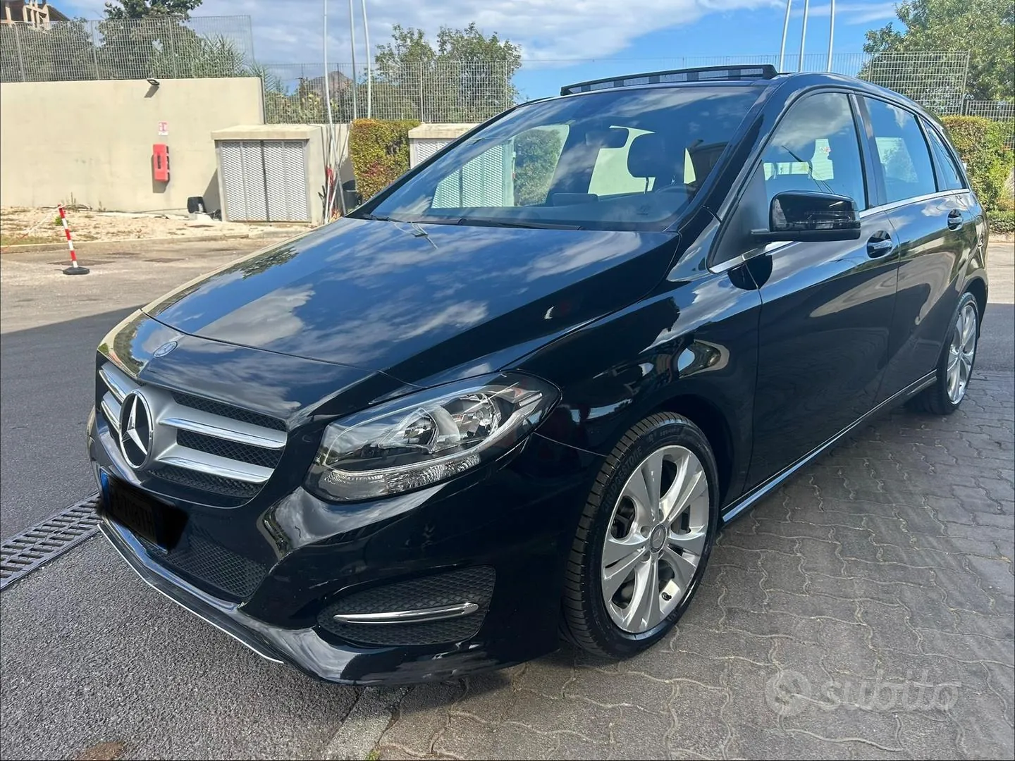 Mercedes-Benz B 180
