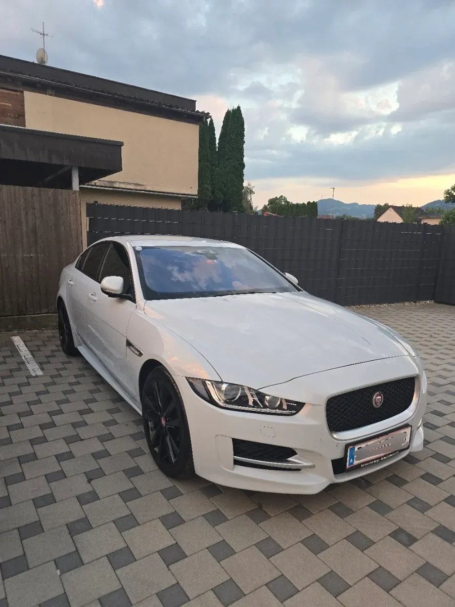 Jaguar Xe 2015 photo 2