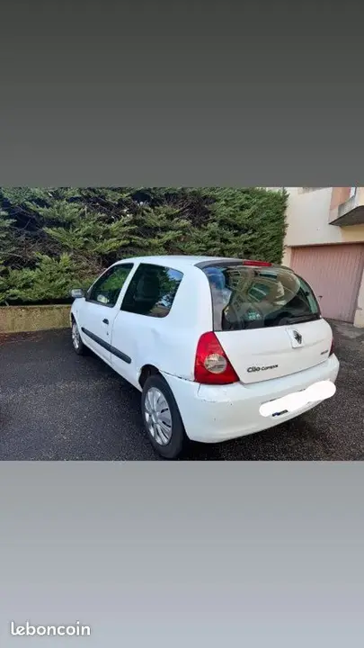 Renault Clio 2008 photo 2