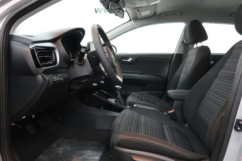 Kia Stonic 2023 photo 3