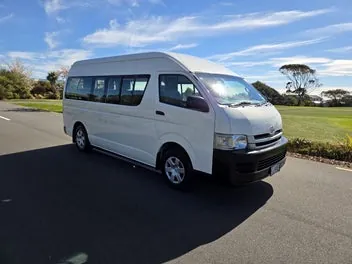 Toyota Hiace 2010 photo 2