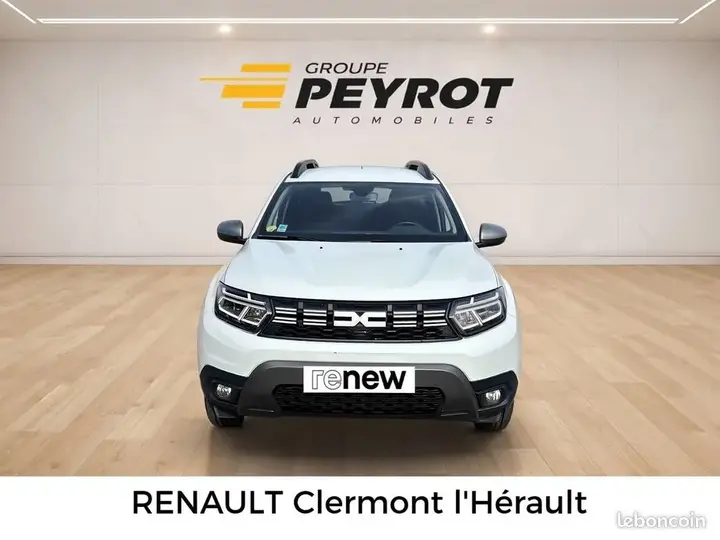 Dacia Duster 2023 photo 2
