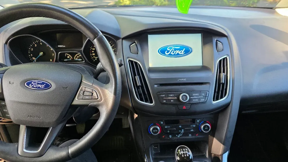 Ford Focus 2015 photo 2