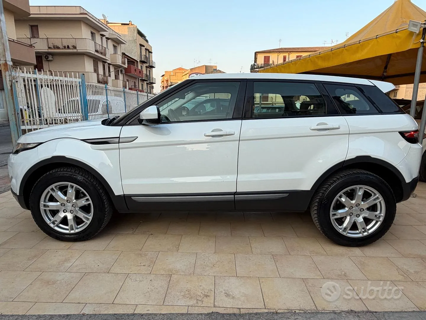 Land Rover Range Rover Evoque 2015 photo 2