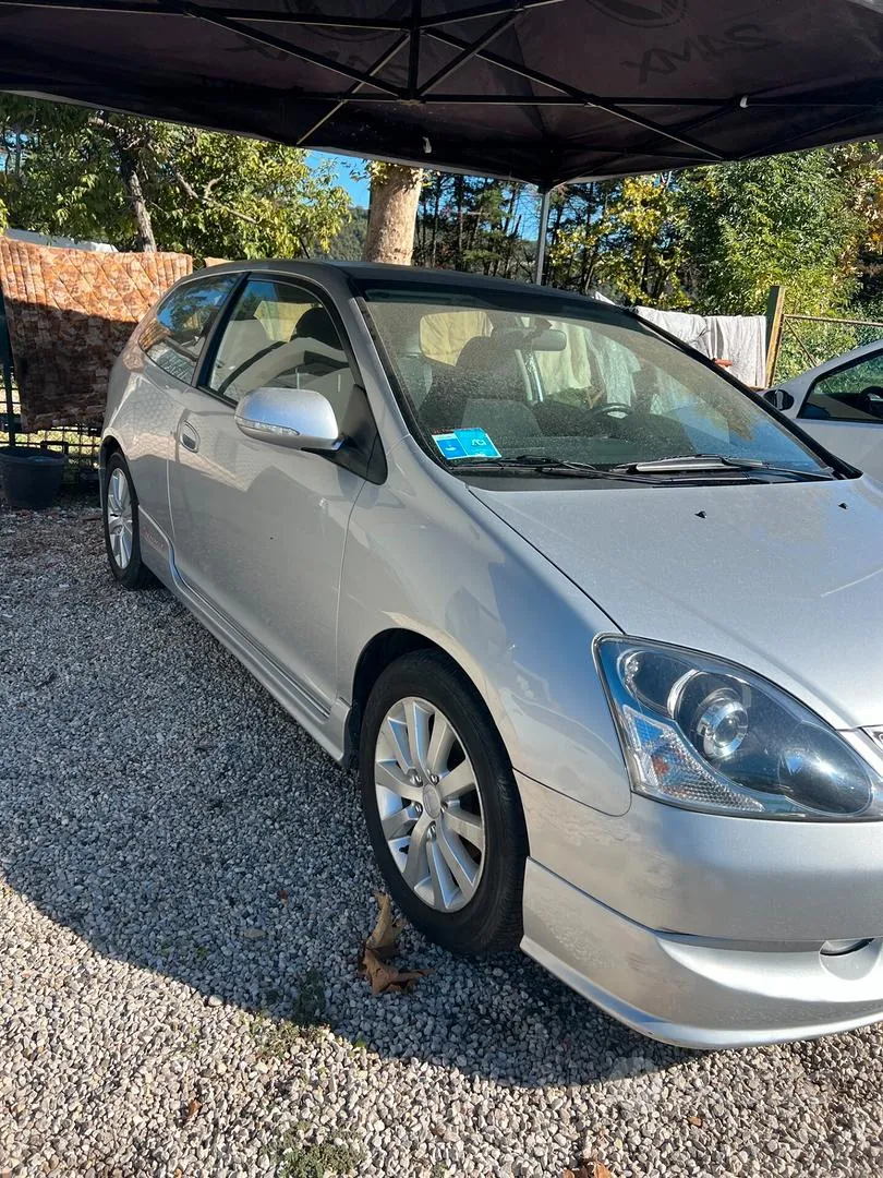 Honda Civic 2004 photo 2