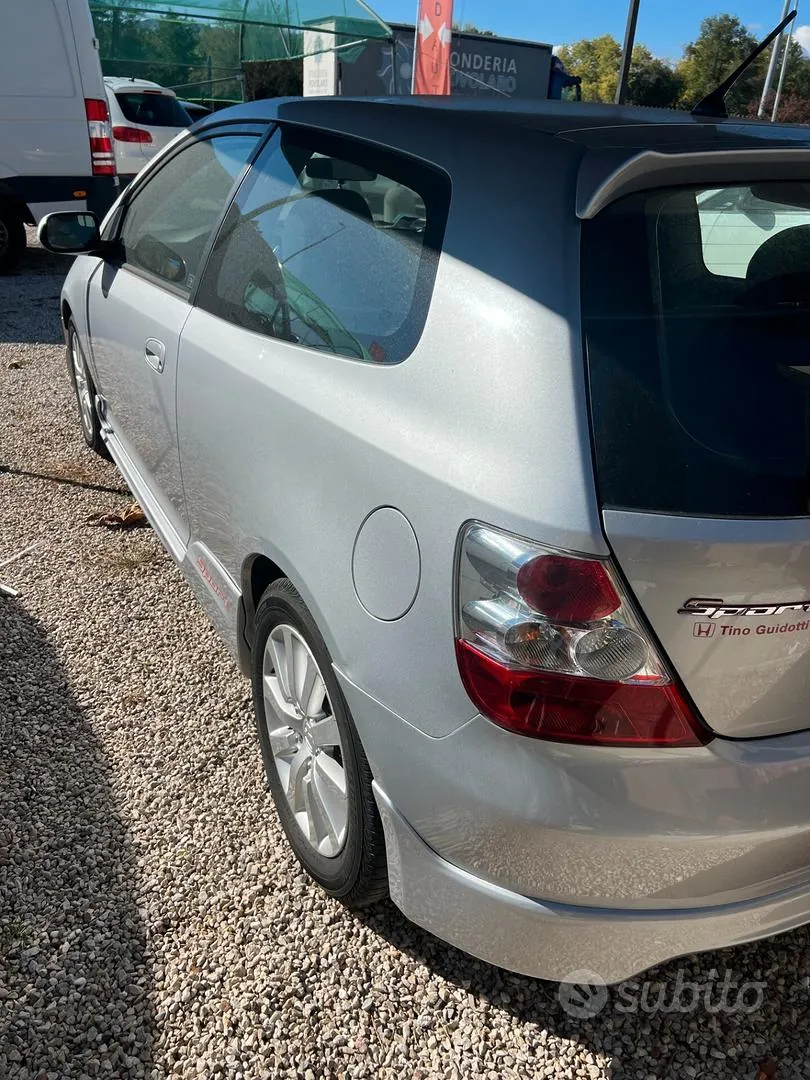 Honda Civic 2004 photo 4