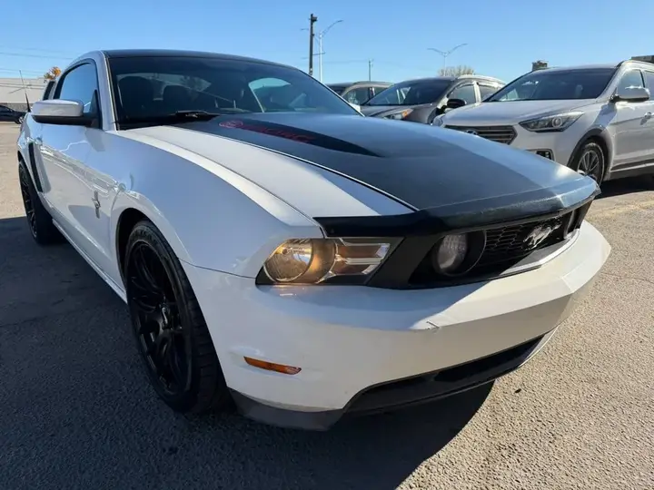 Ford Mustang 2011 photo 2