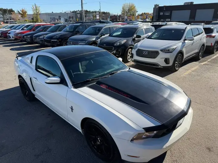 Ford Mustang 2011 photo 3