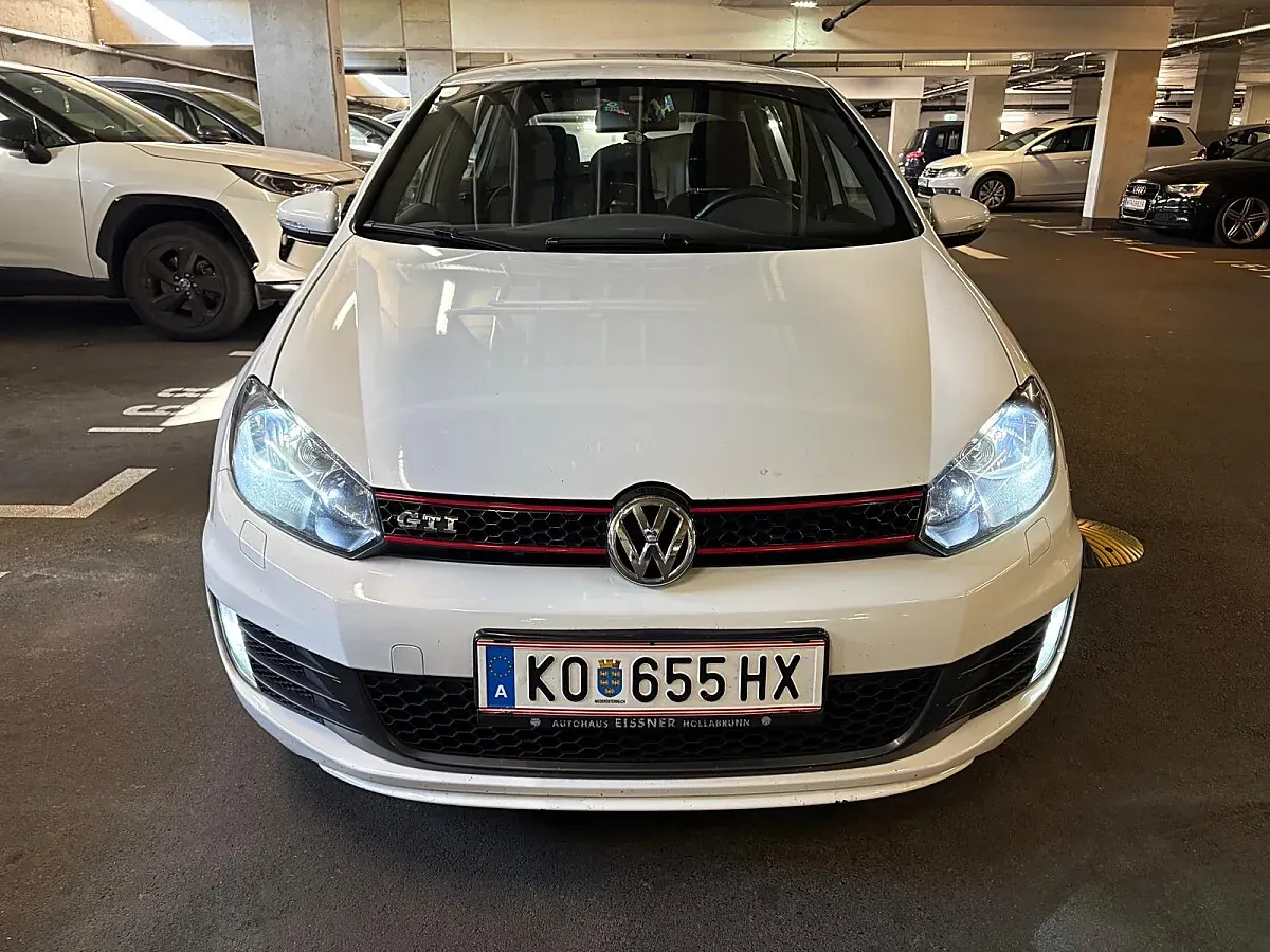 Volkswagen Golf 2010 photo 2