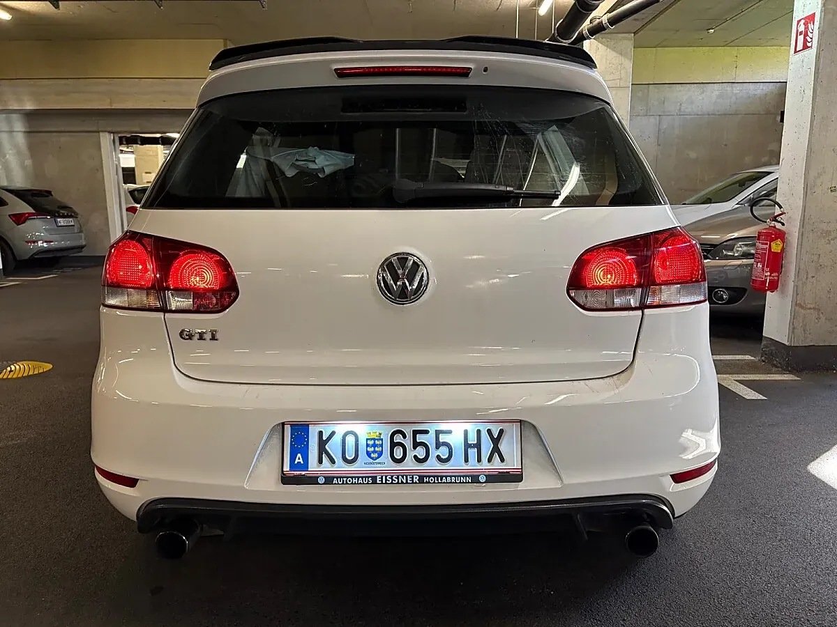 Volkswagen Golf 2010 photo 3