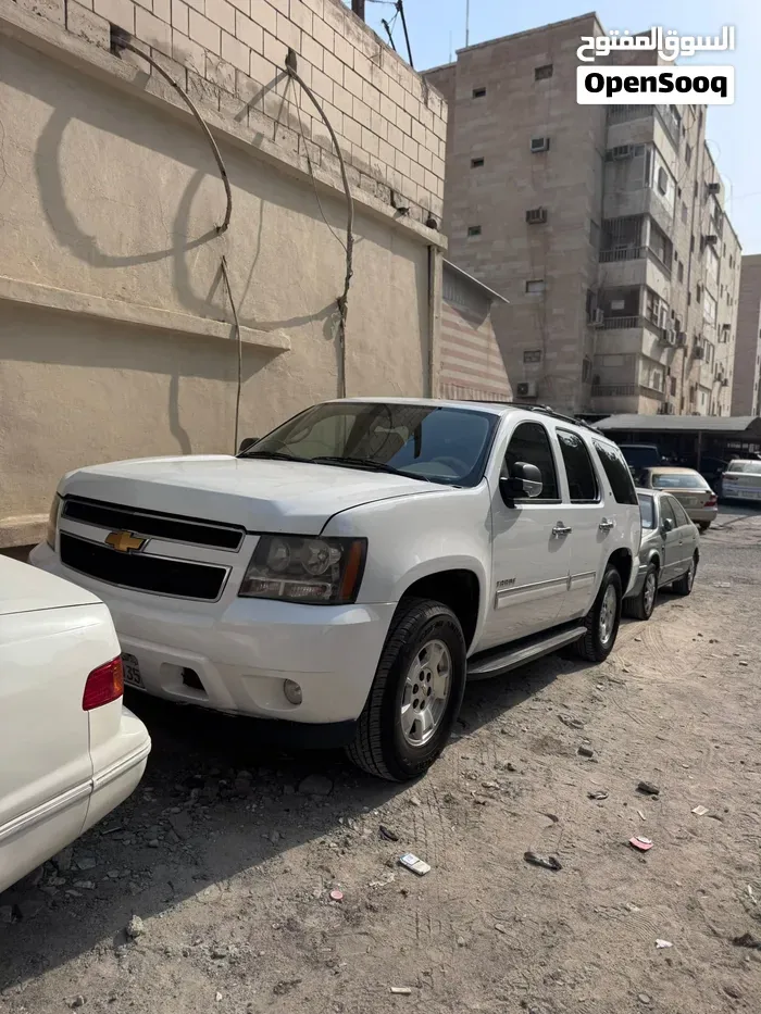 Chevrolet Tahoe 2012 photo 2