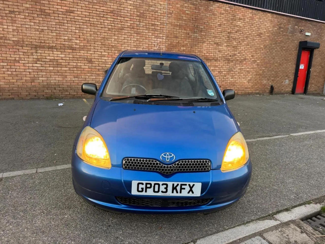 Toyota Yaris 2003 photo 2