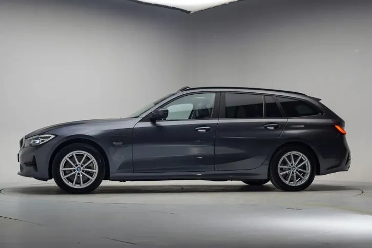 BMW 3-Serie 2022 photo 2