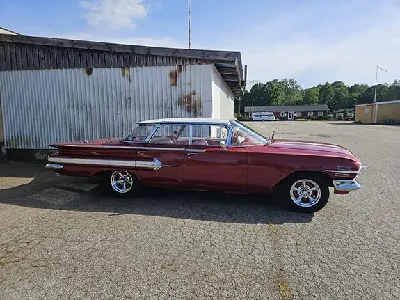 Chevrolet Impala 1960 photo 3