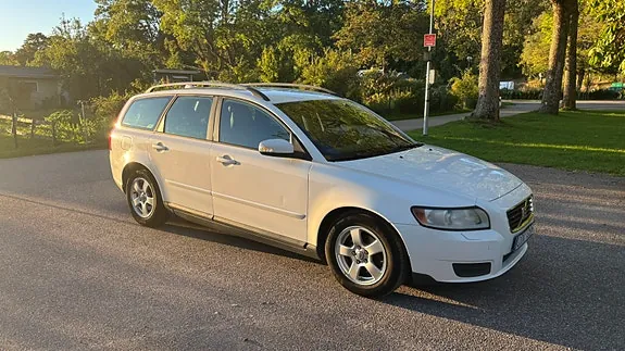 Volvo V50 2008 photo 2