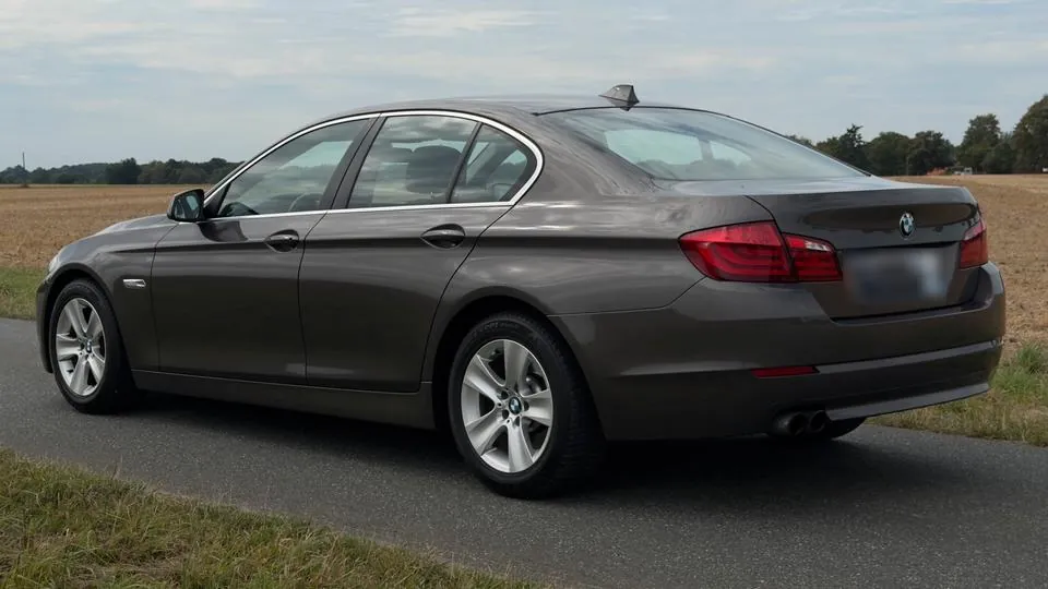 BMW 523I