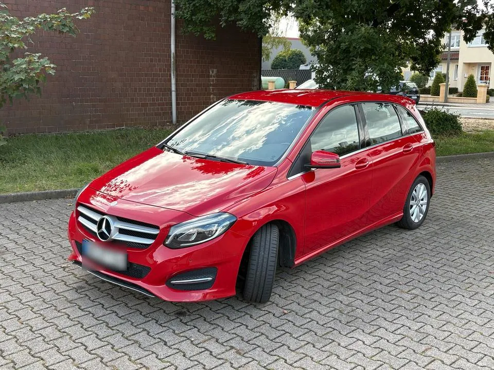 Mercedes-Benz B180