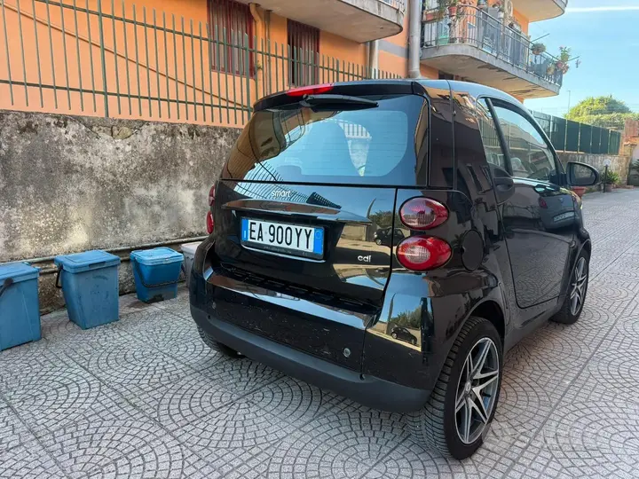 Smart Fortwo 2010 photo 2