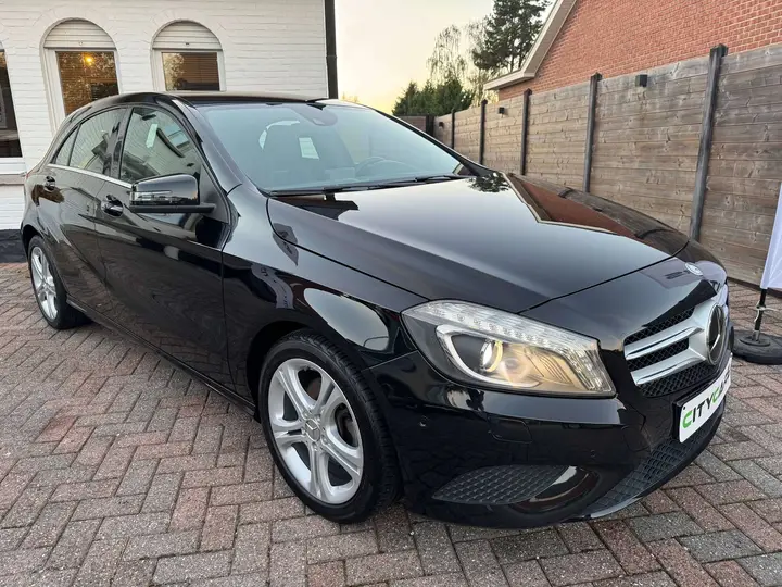 Mercedes-Benz A 180 2013 photo 2