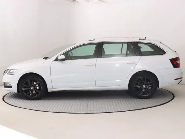 Skoda Octavia 2019 photo 2