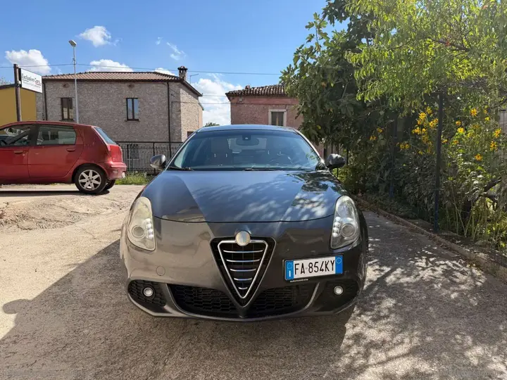 Alfa Romeo Giulietta 2010 photo 2
