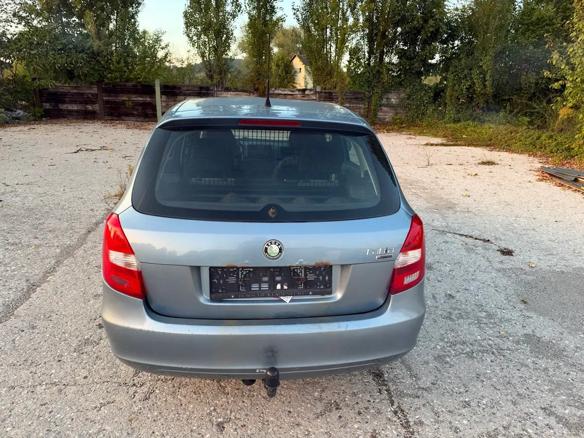 Skoda Fabia 2009 photo 2