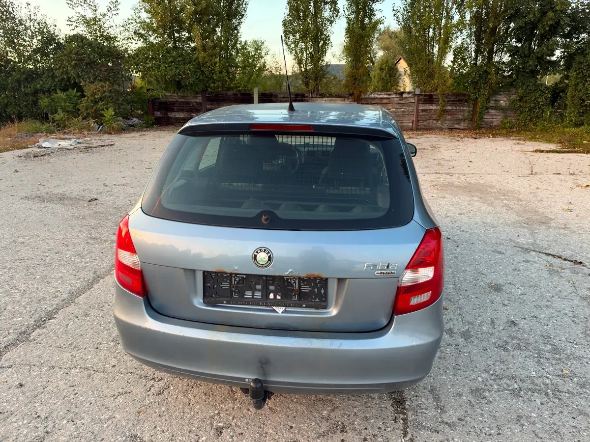 Skoda Fabia 2009 photo 3