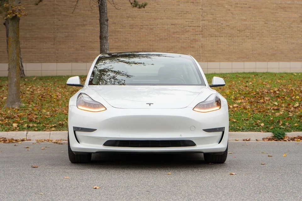 Tesla Model 3 2021 photo 2