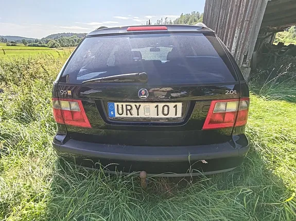 Saab 9-5 2004 photo 2