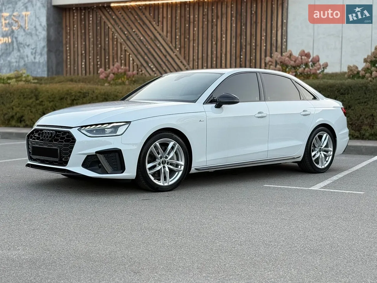 Audi A4 2024 photo 2